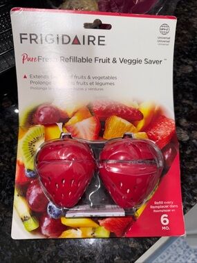 Frigidaire Red Refillable Fruit & Veggie Saver - 2 Pack